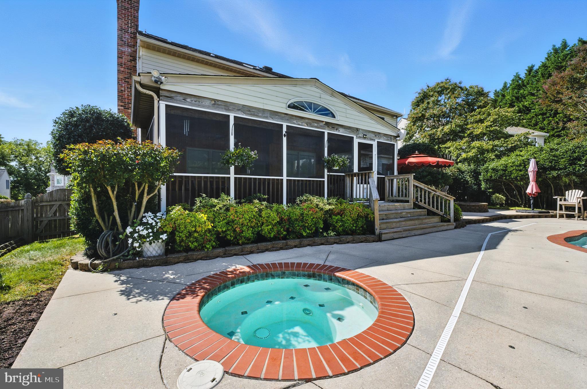 OVERVIEW MANOR - Residential