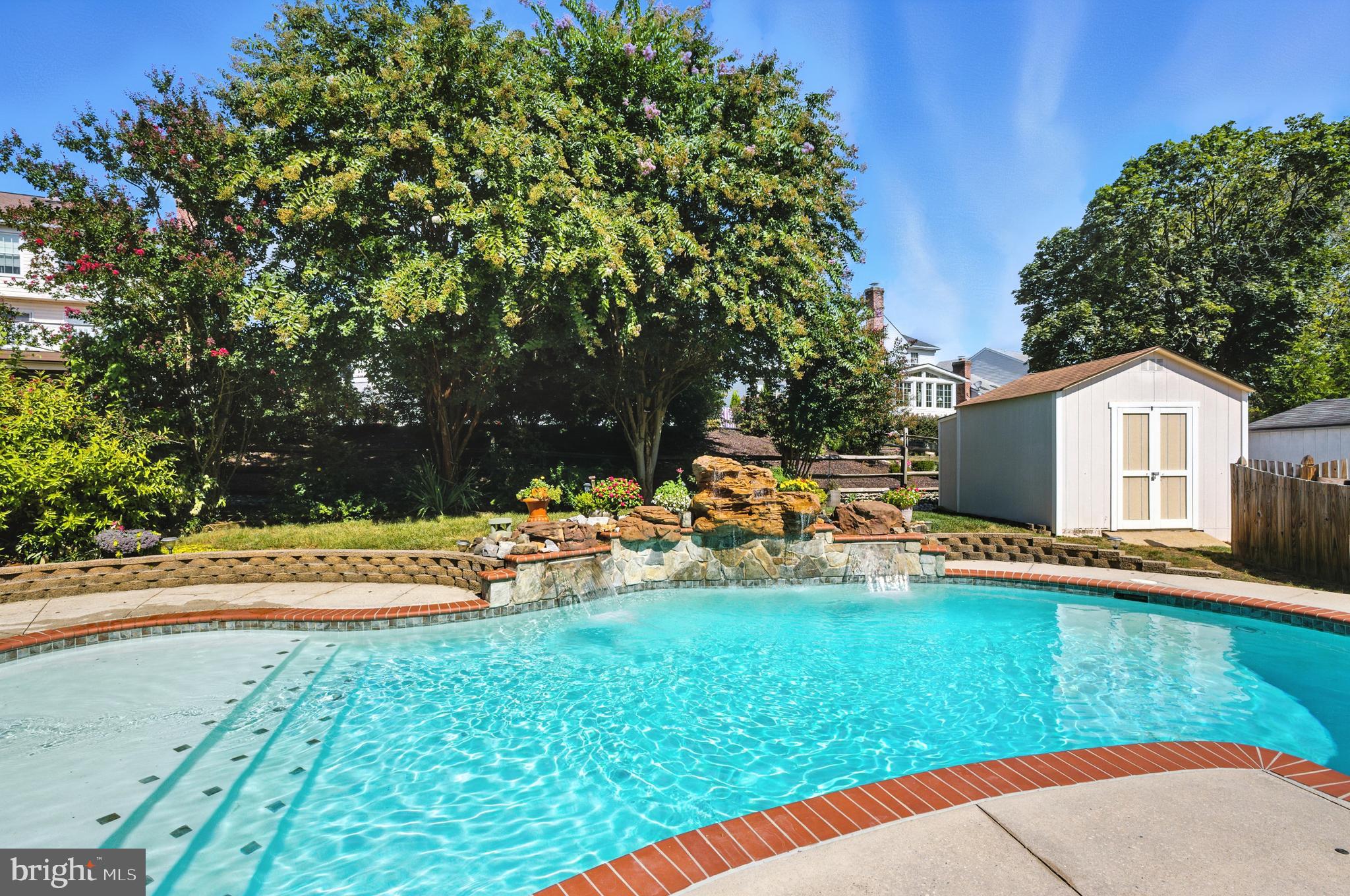 OVERVIEW MANOR - Residential