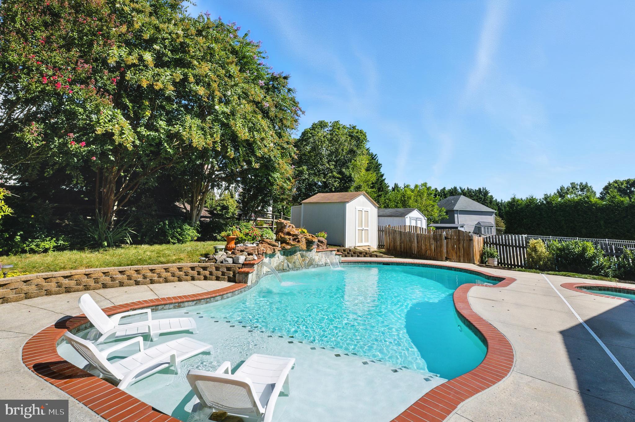 OVERVIEW MANOR - Residential