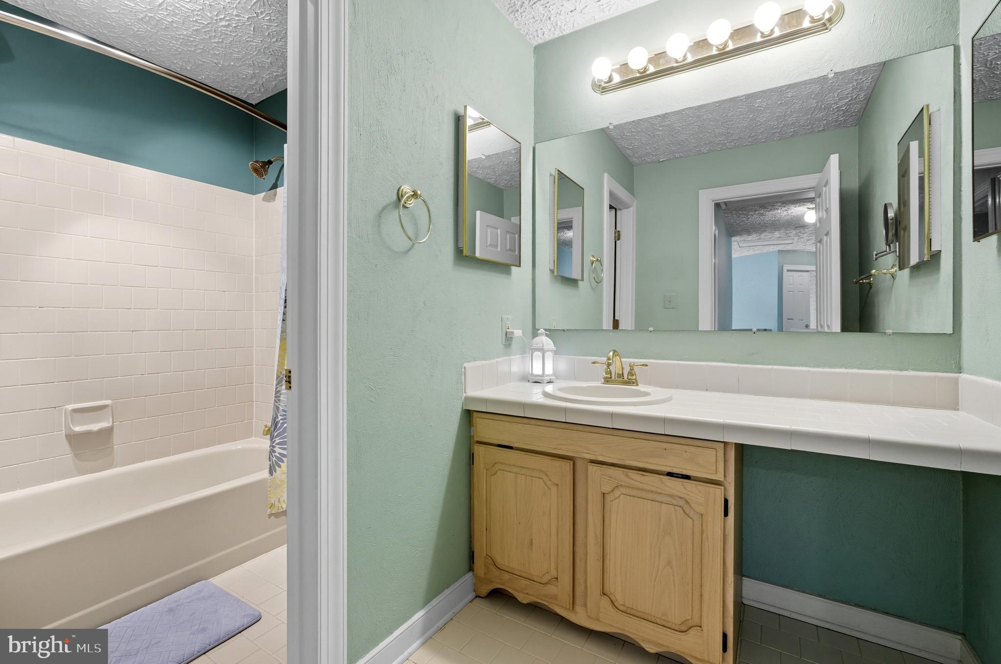 OVERVIEW MANOR - Residential