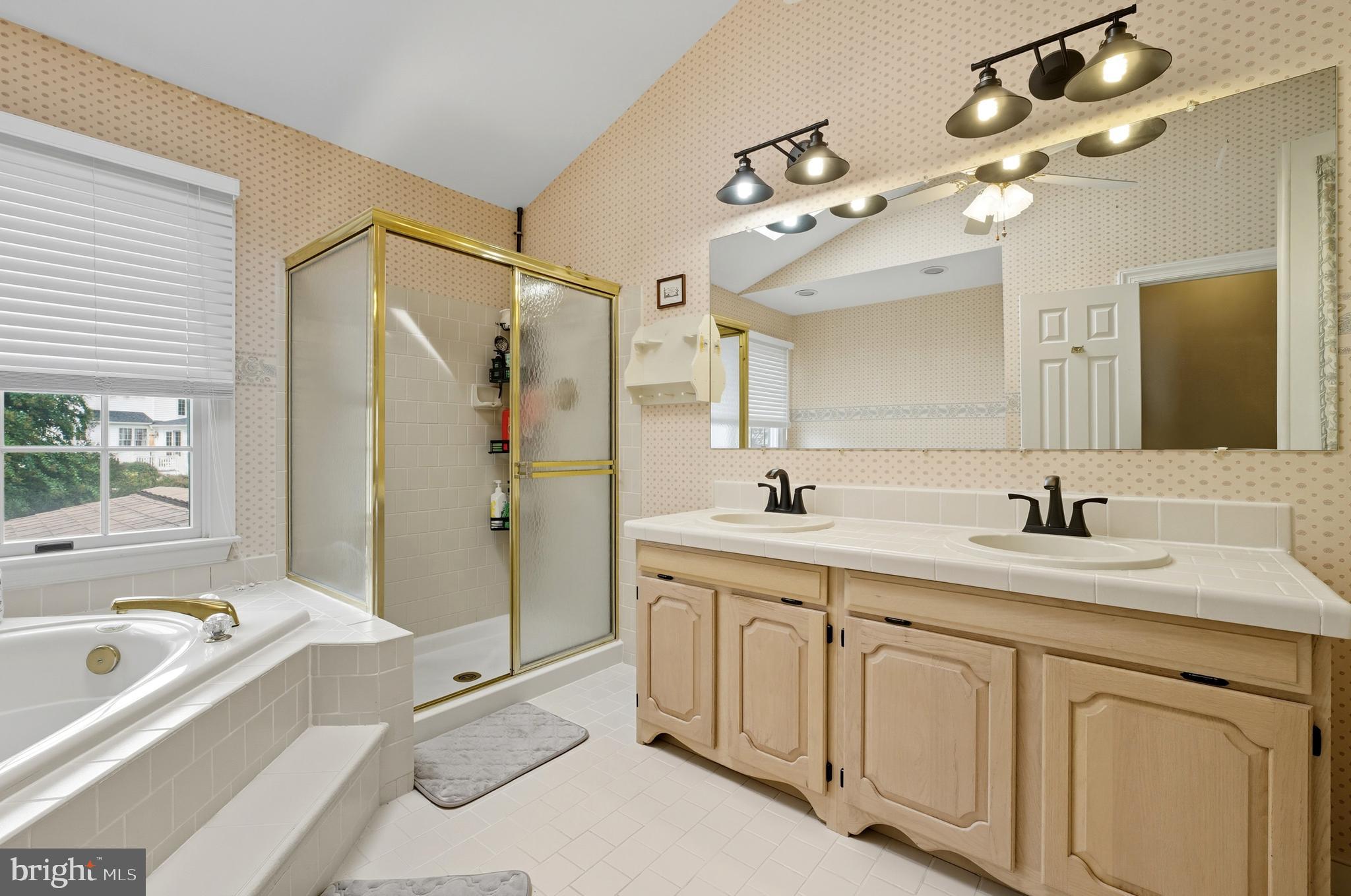 OVERVIEW MANOR - Residential