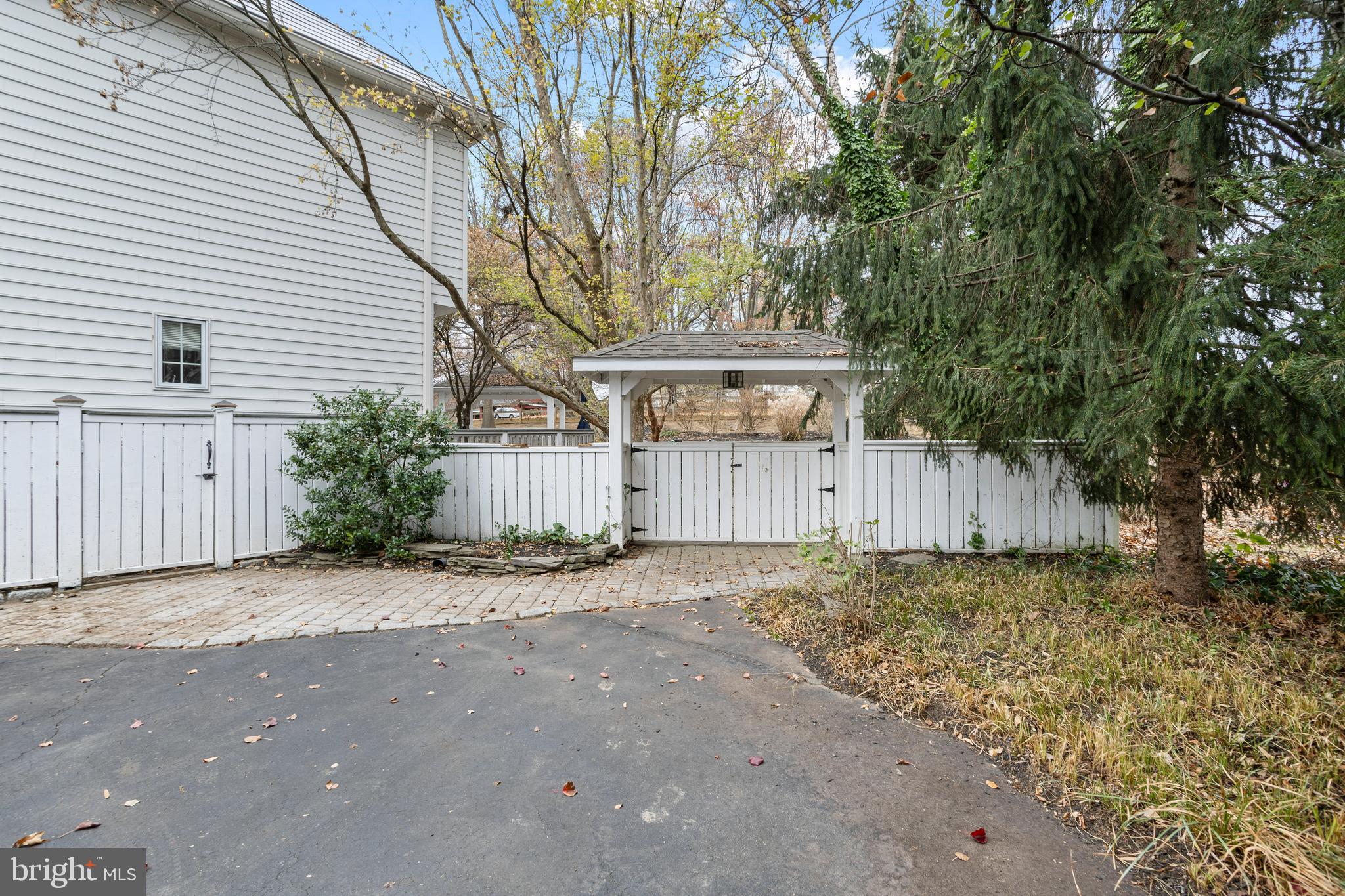 BROOKSIDE - Residential