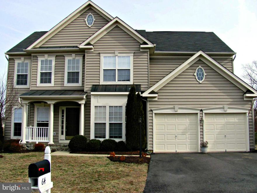 BEAUTIFUL SFH in sought after Leeland Station community with immediate access to VRE and commuter lots! Features LOVELY gourmet kitchen w/double&gas cook top, wood flooring.  Double story family room with fireplace, rec room w/full bath in basements w/extra space for storage.  LARGE bedrooms.  Master features sep shower/tub & HUGE walk in closet.