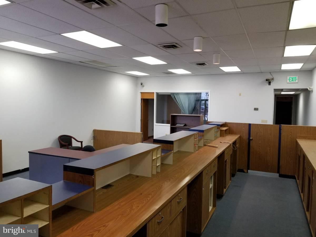 PARKVILLE - Commercial Lease