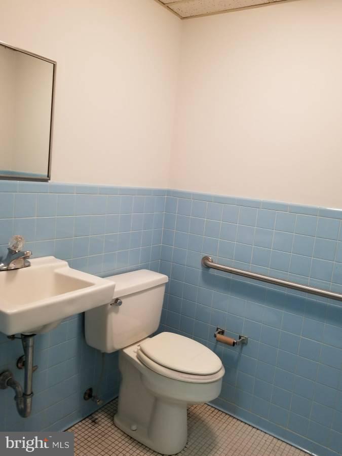 PARKVILLE - Commercial Lease