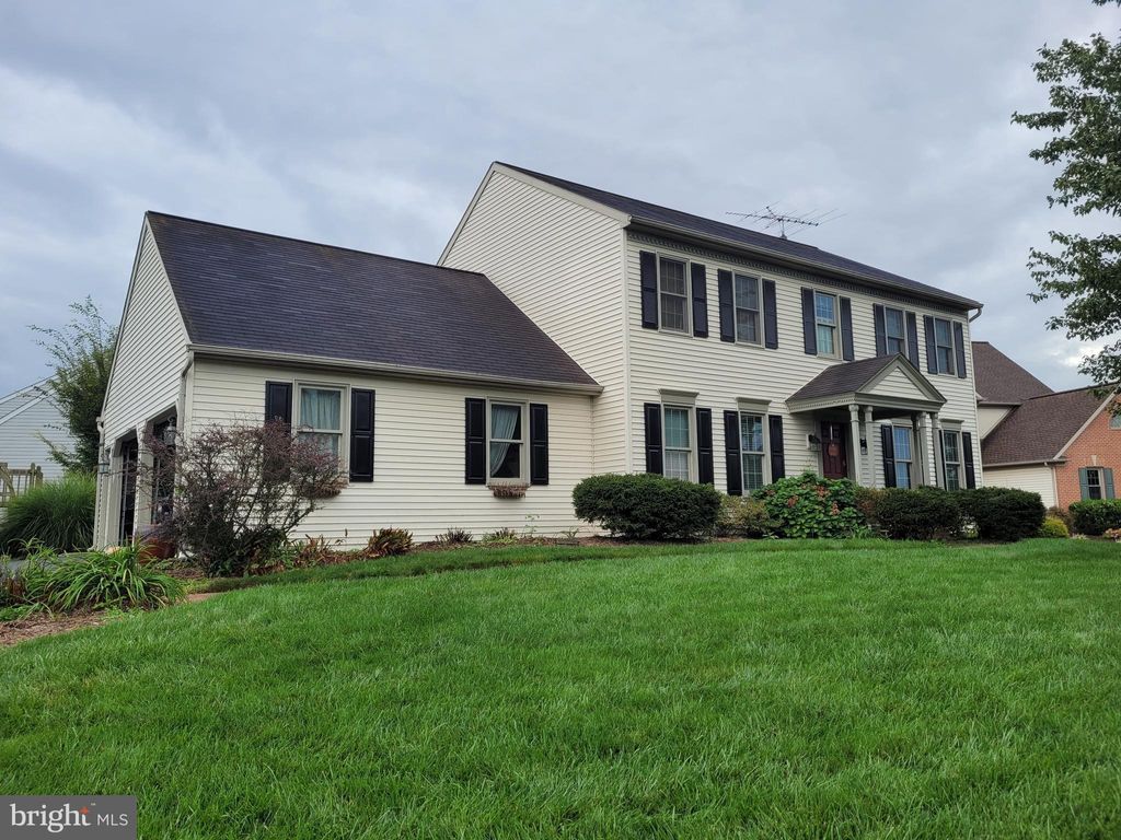 Photo of 1 Lantern Circle, Lititz, PA 17543 (MLS # PALA2038536)