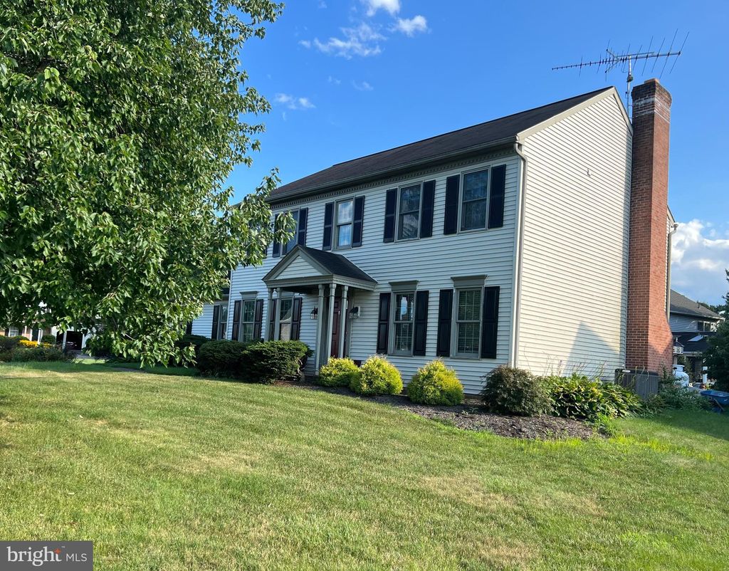 Photo of 1 Lantern Circle, Lititz, PA 17543 (MLS # PALA2038536)