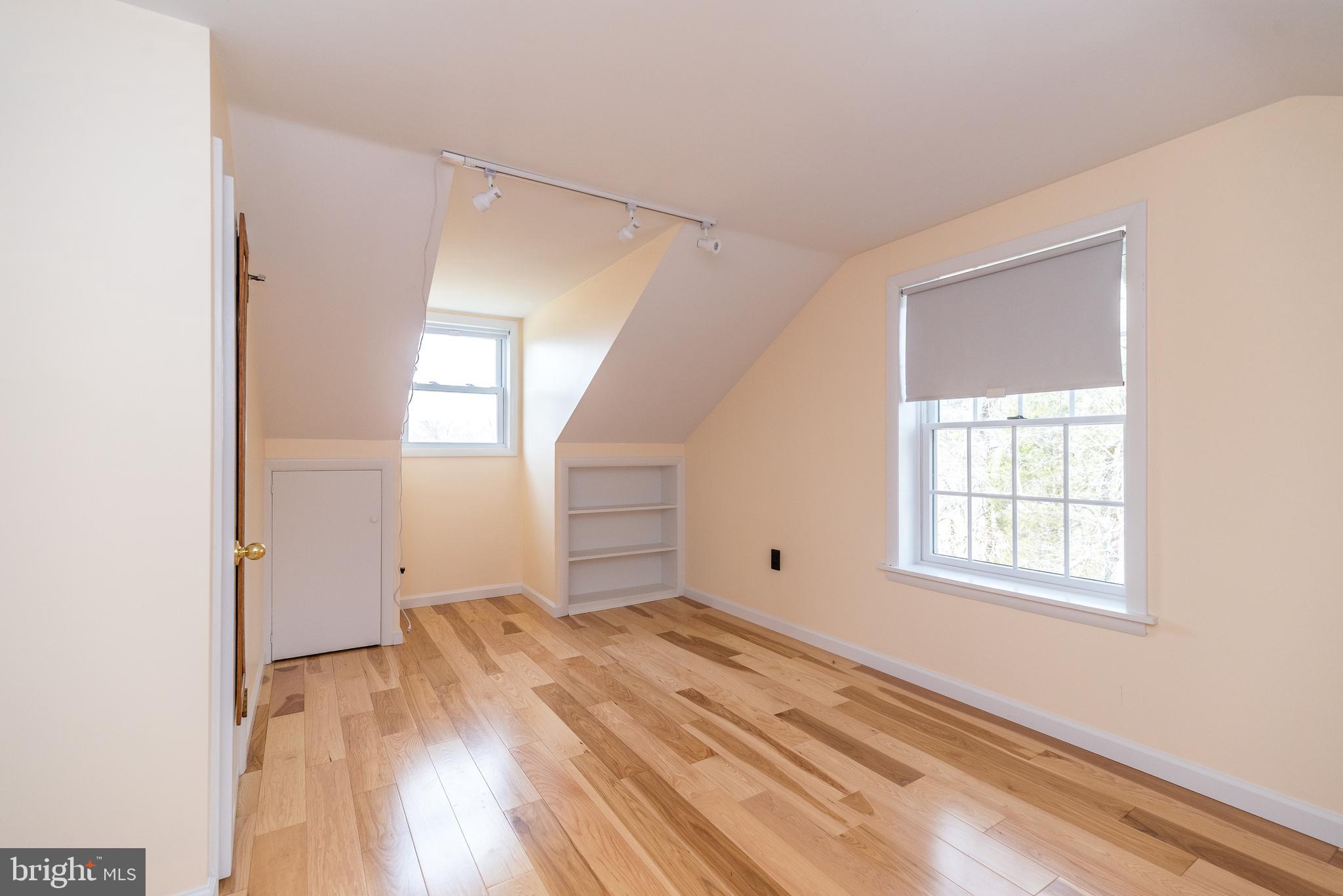 PEBBLE HILL - Residential