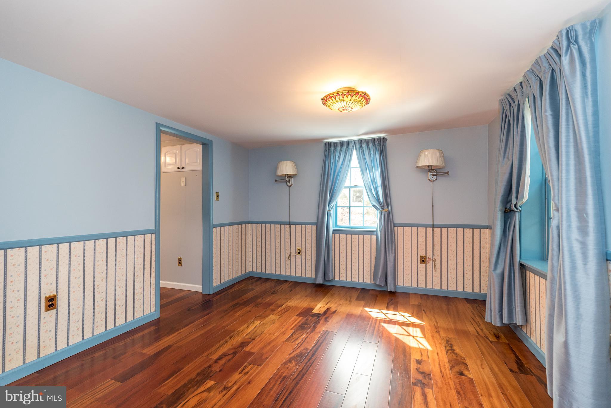 PEBBLE HILL - Residential