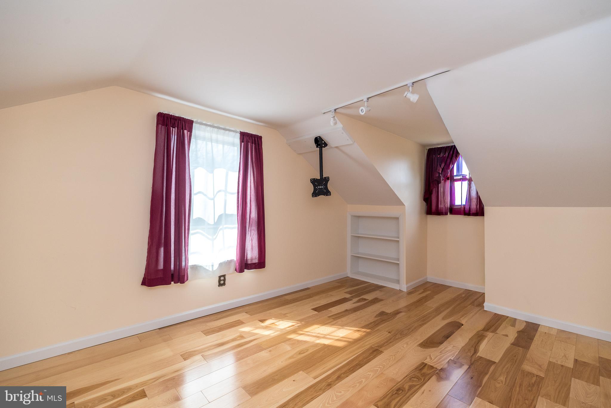 PEBBLE HILL - Residential