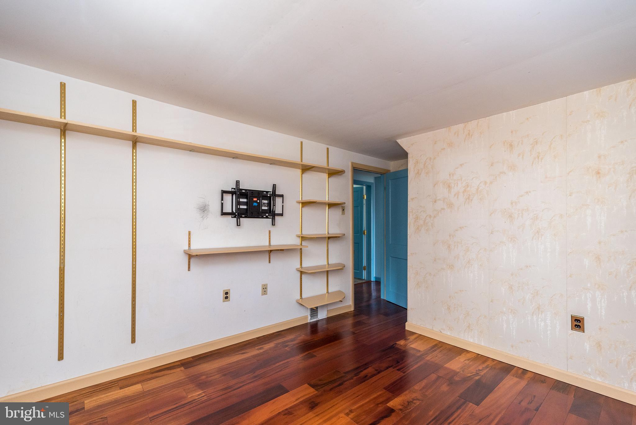 PEBBLE HILL - Residential