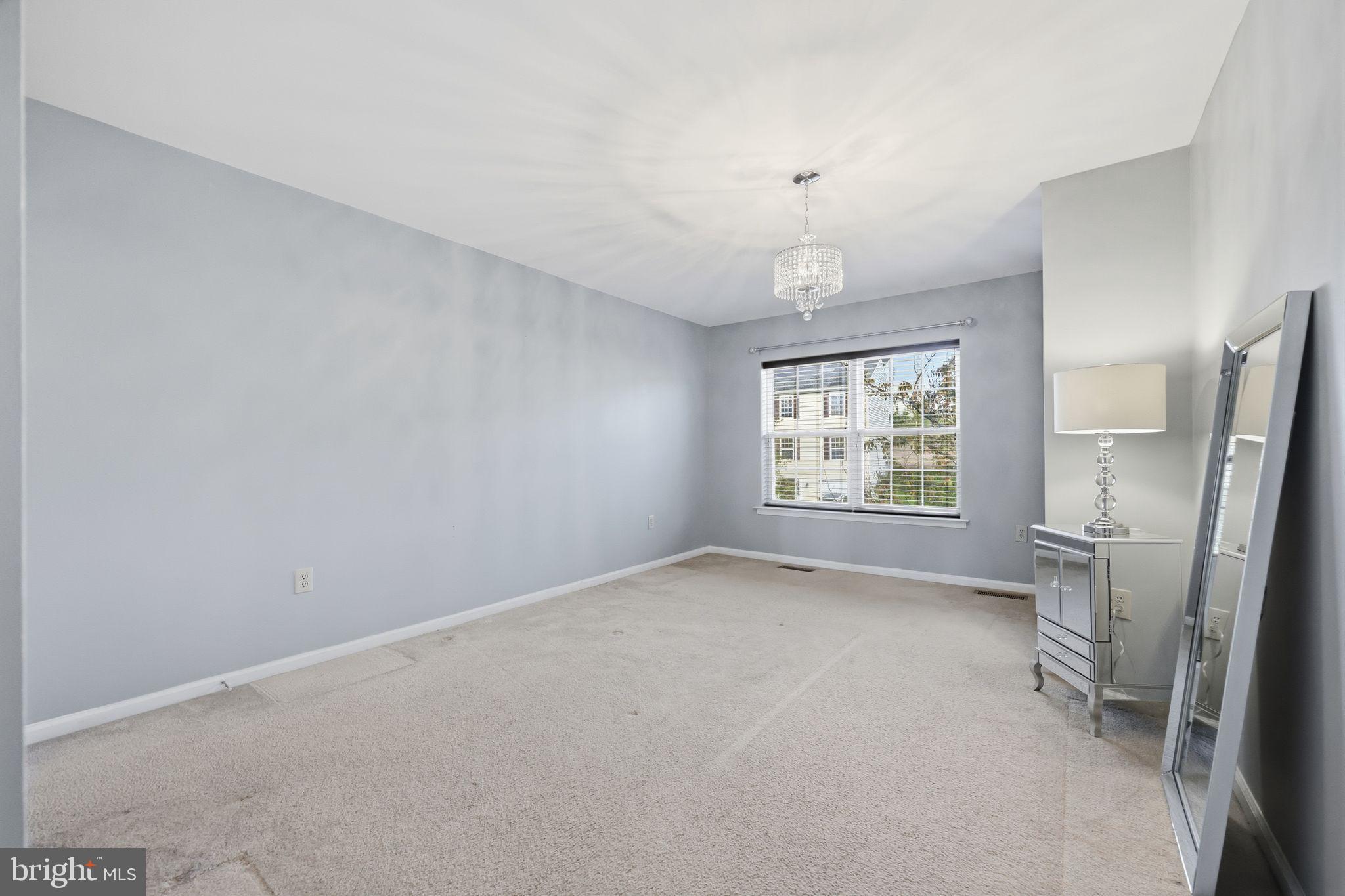 COURT AT THE LEDGES - Residential