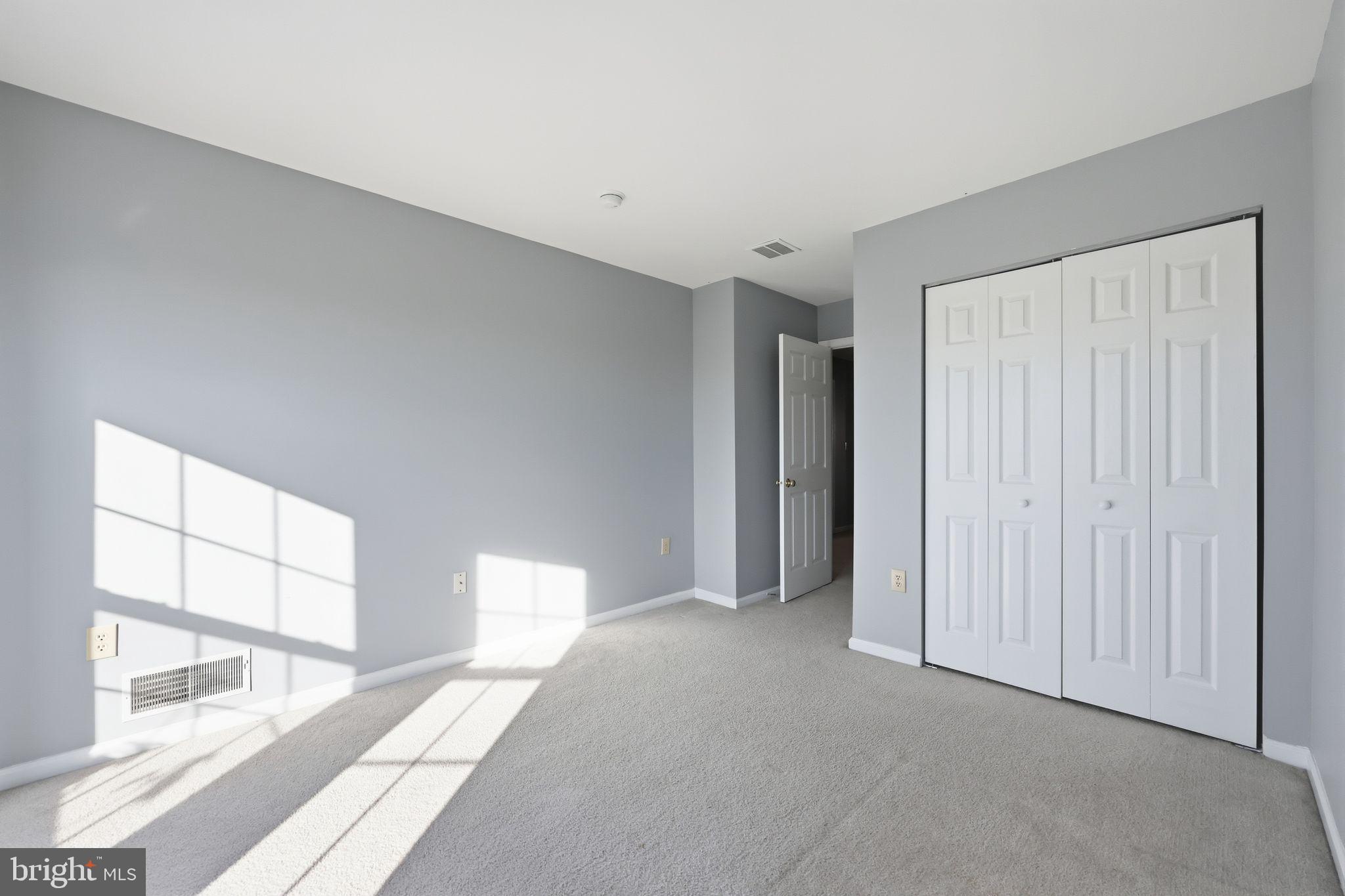 COURT AT THE LEDGES - Residential