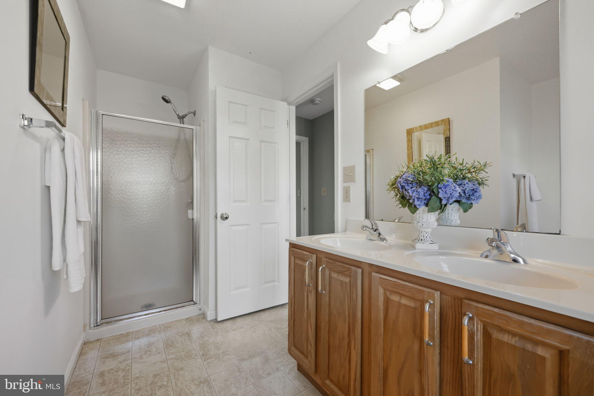 COURT AT THE LEDGES - Residential