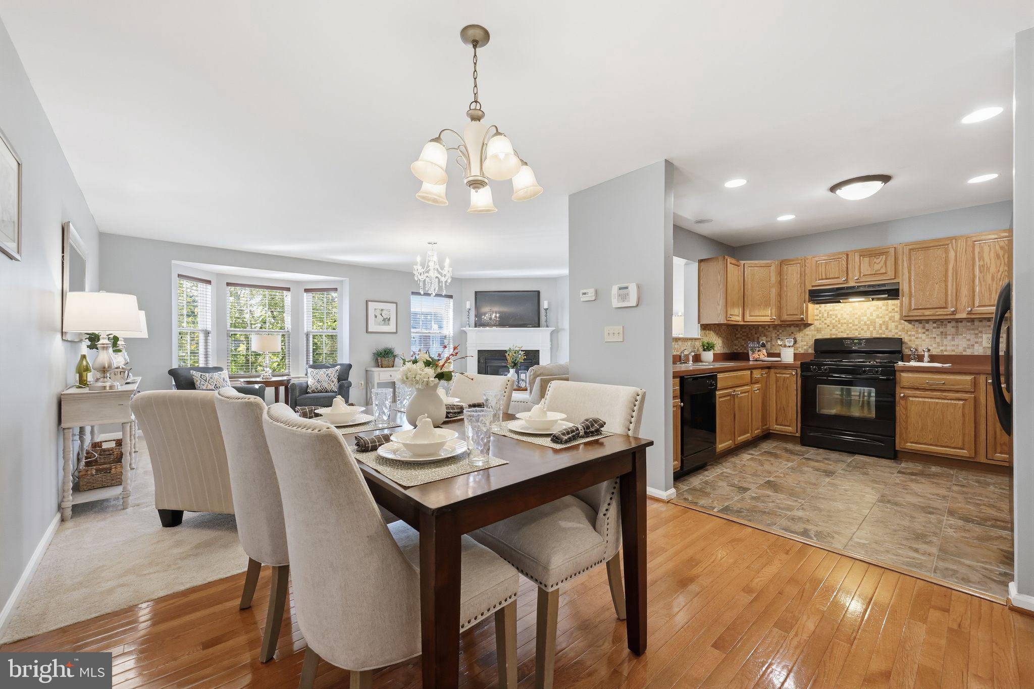 COURT AT THE LEDGES - Residential