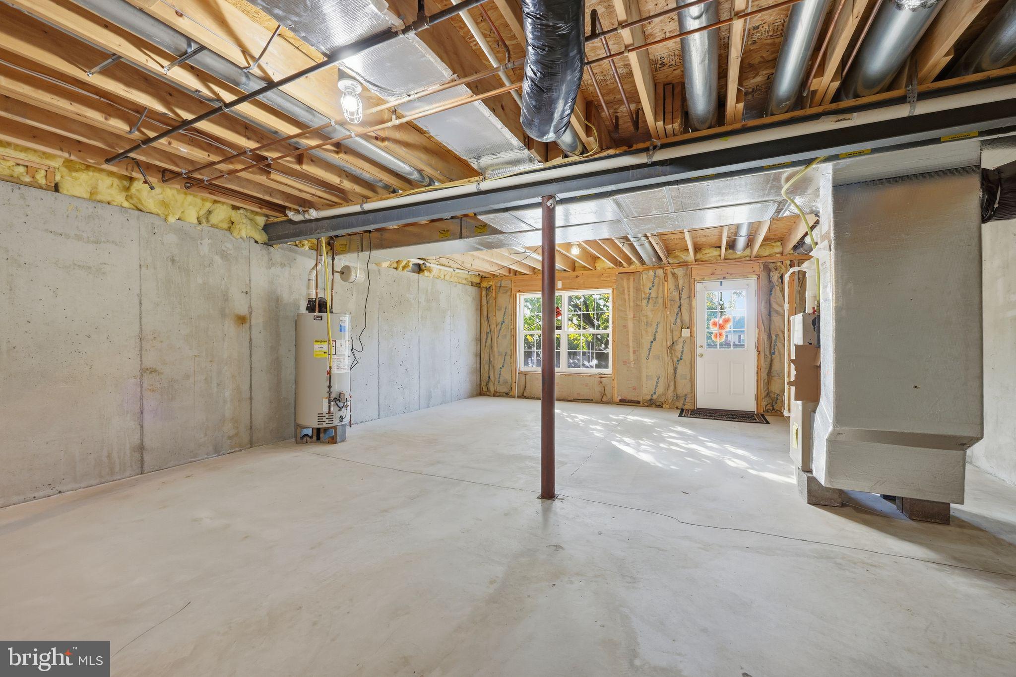 COURT AT THE LEDGES - Residential