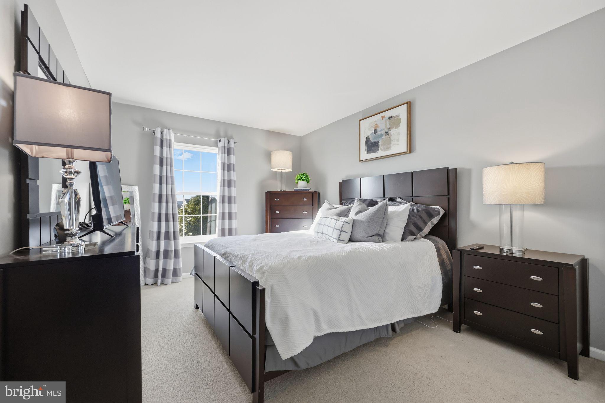 COURT AT THE LEDGES - Residential