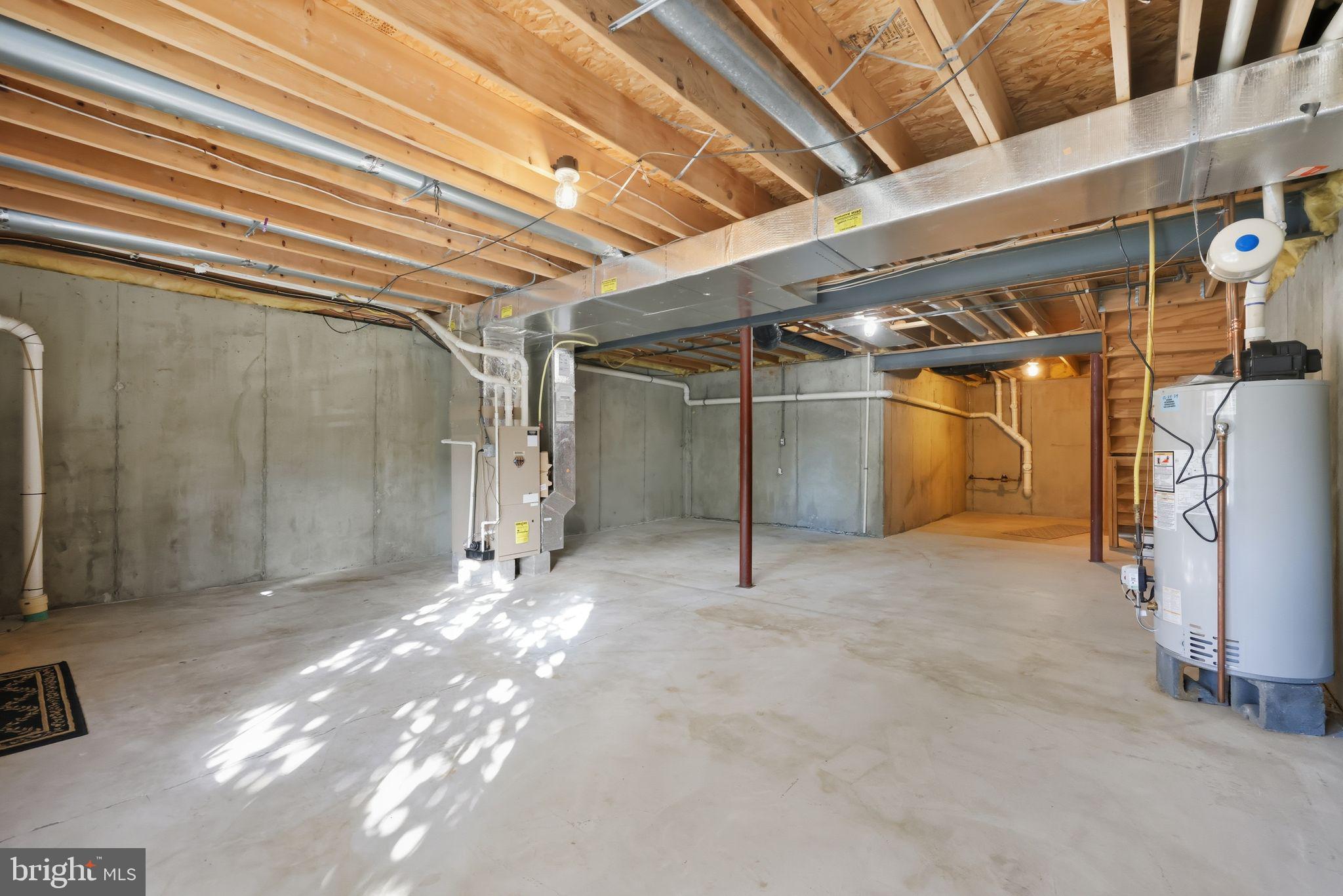 COURT AT THE LEDGES - Residential