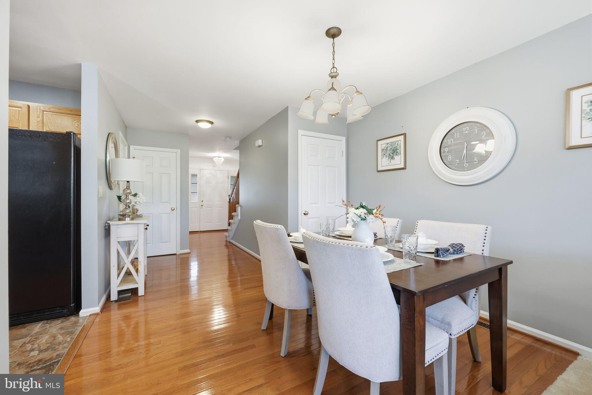 COURT AT THE LEDGES - Residential