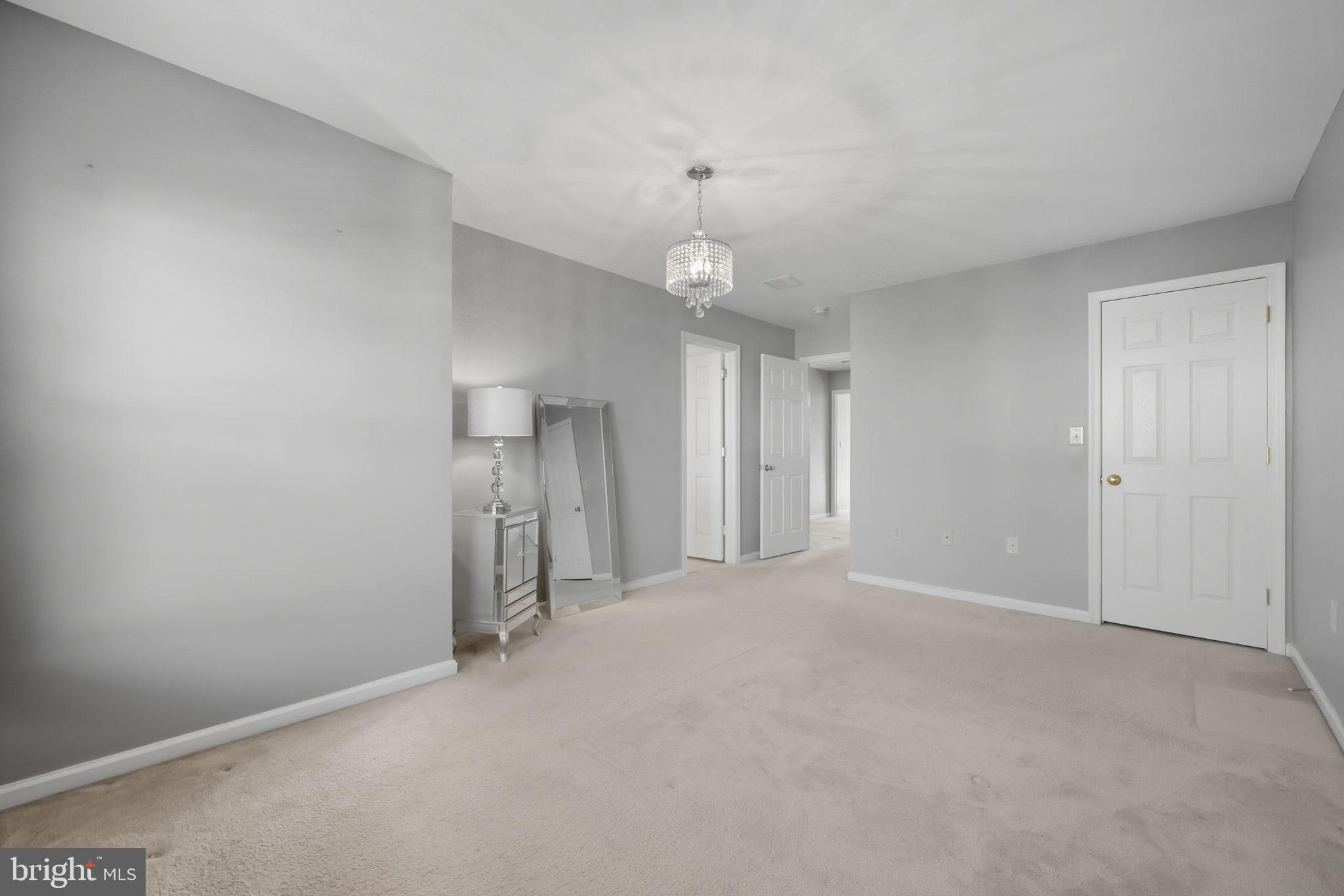 COURT AT THE LEDGES - Residential