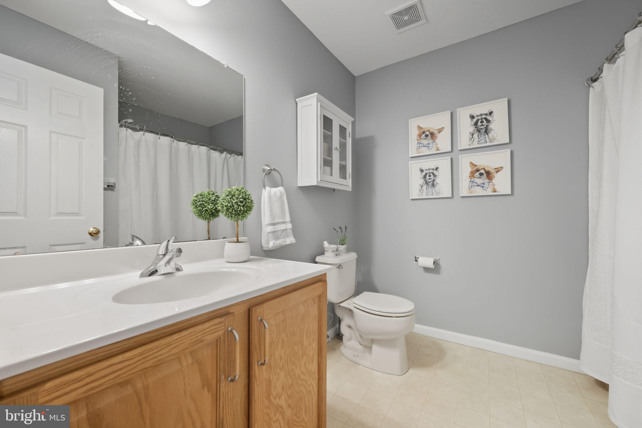 COURT AT THE LEDGES - Residential