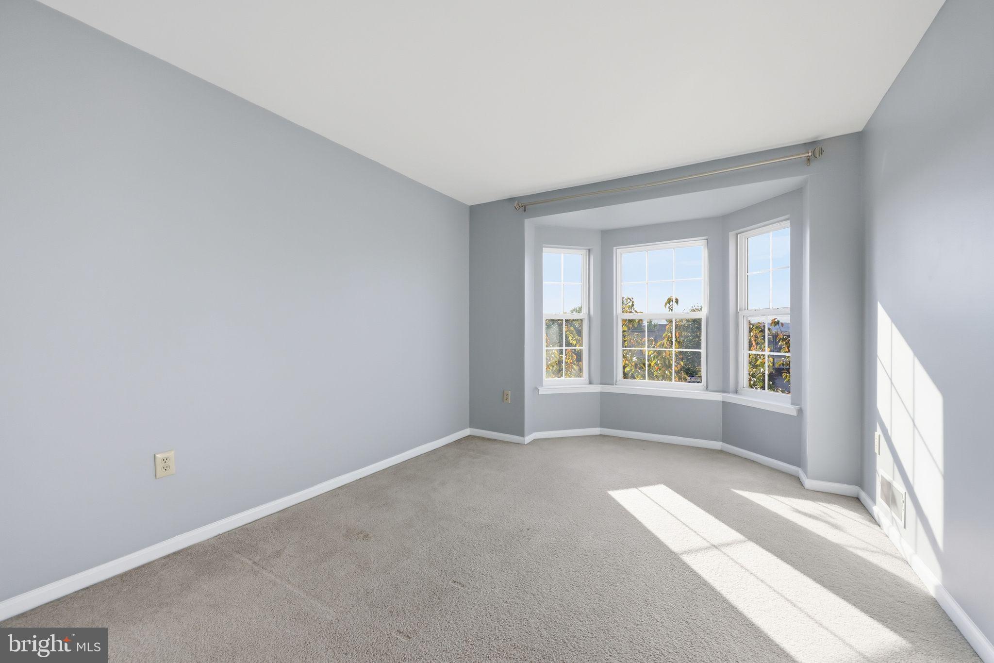 COURT AT THE LEDGES - Residential