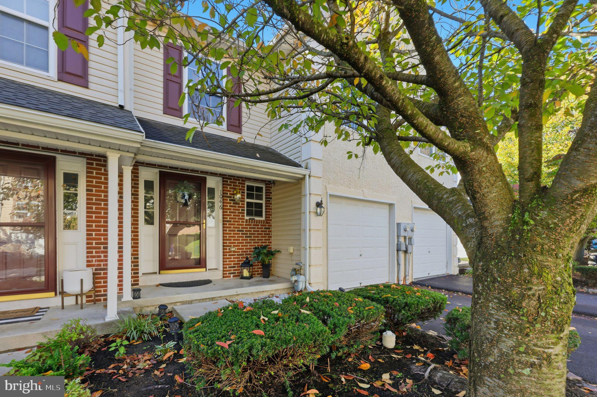 COURT AT THE LEDGES - Residential