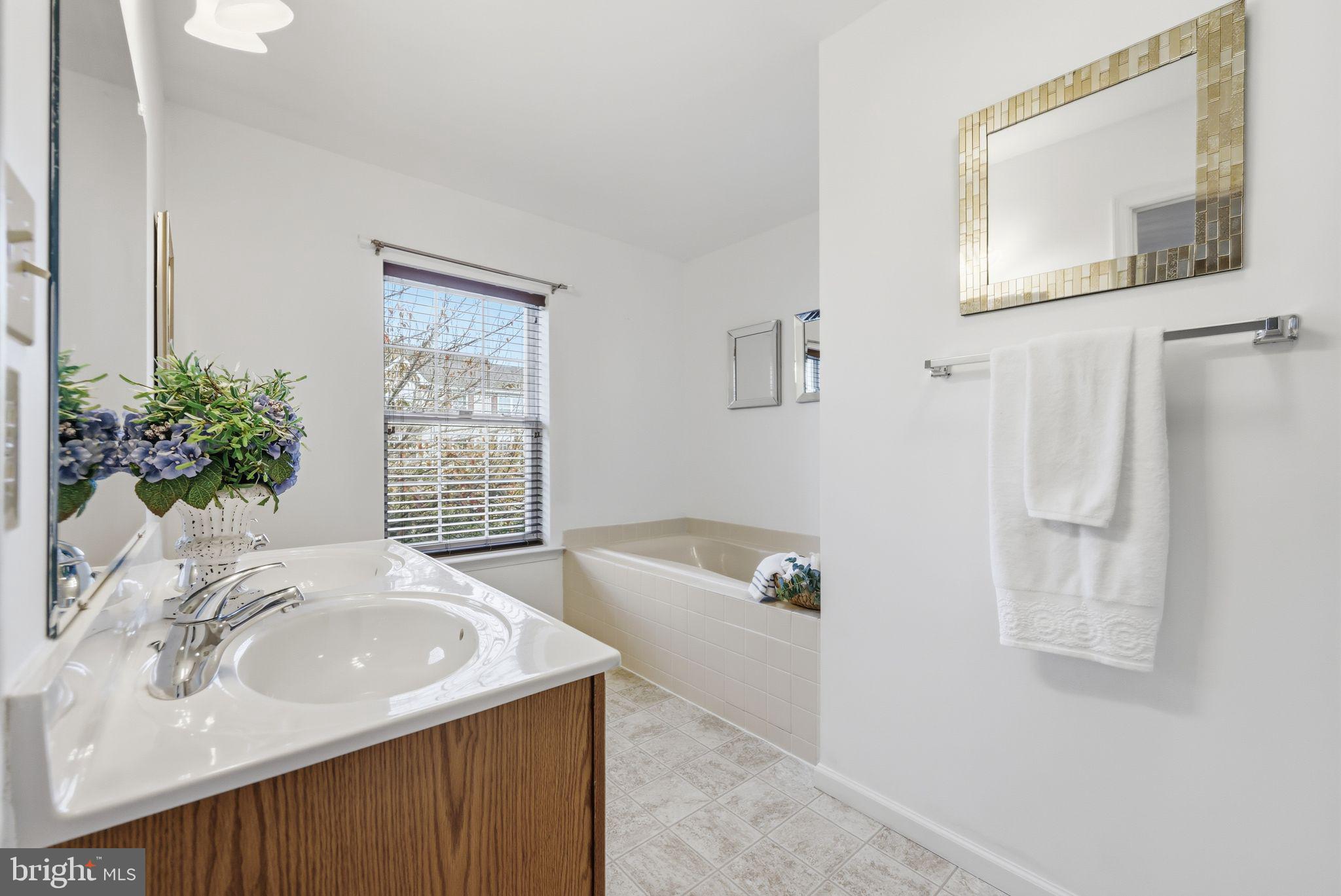 COURT AT THE LEDGES - Residential