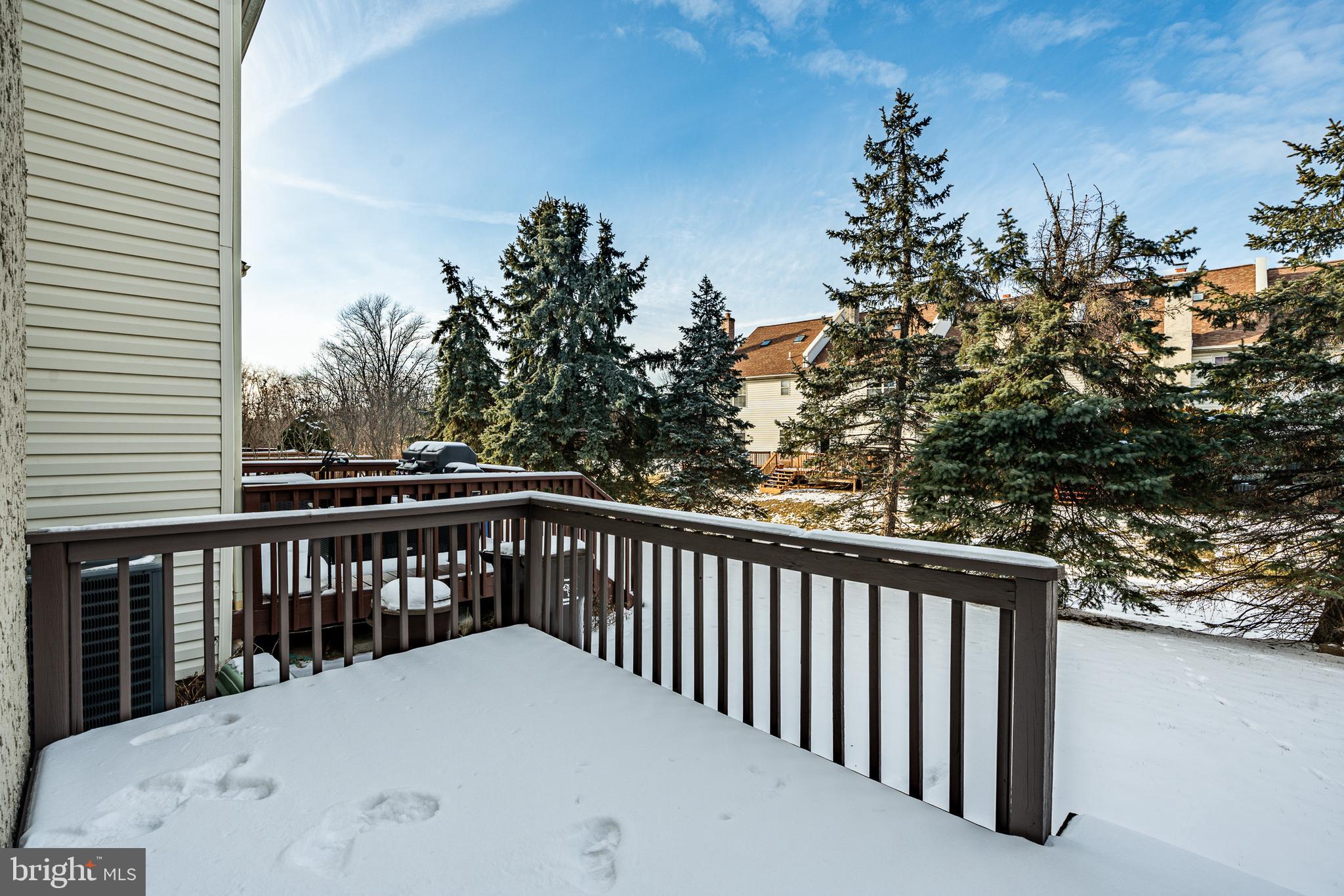 COURT AT JAMESTOWNE - Residential