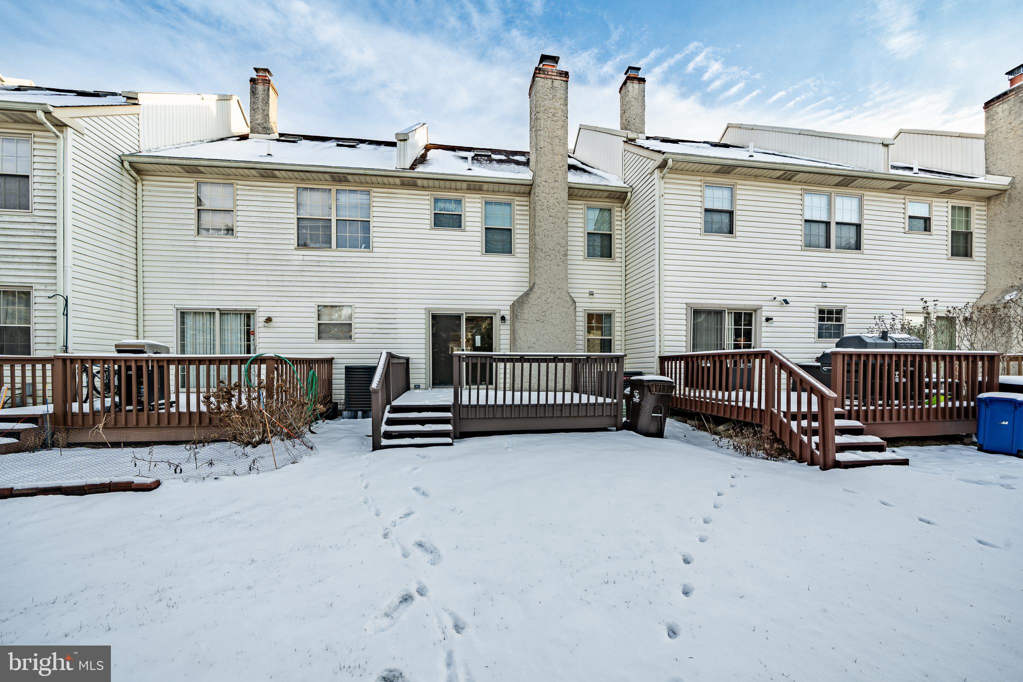 COURT AT JAMESTOWNE - Residential