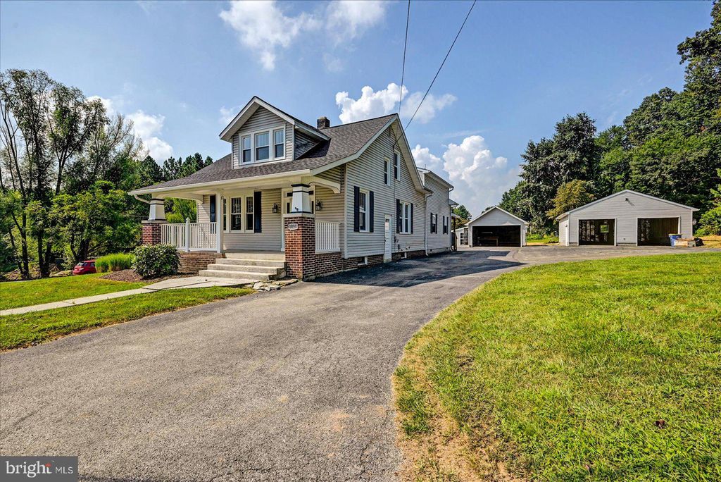 Photo of 1098 Porters Road, SPRING GROVE, PA 17362 (MLS # PAYK2088238)