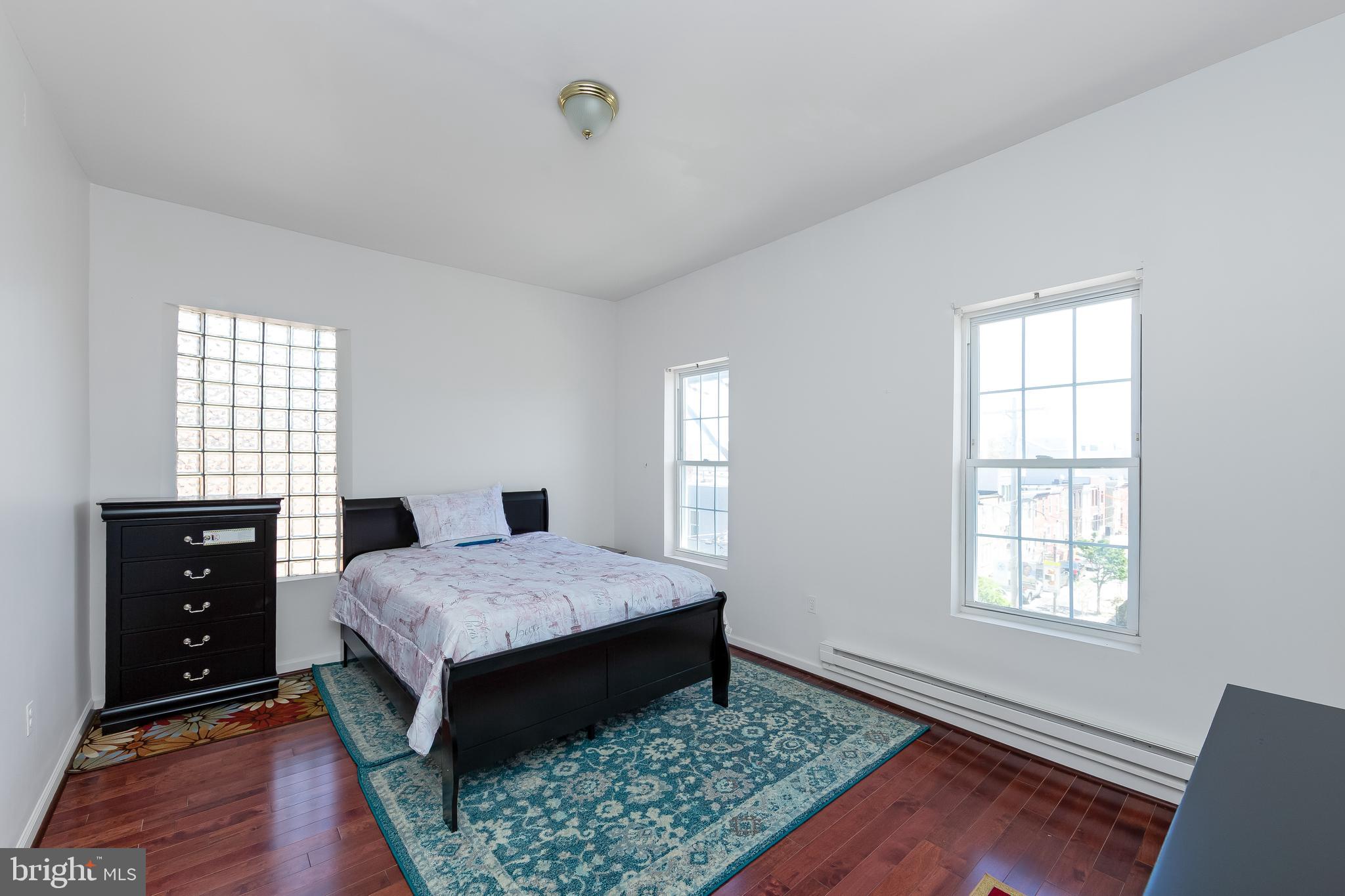 POINT BREEZE - Residential