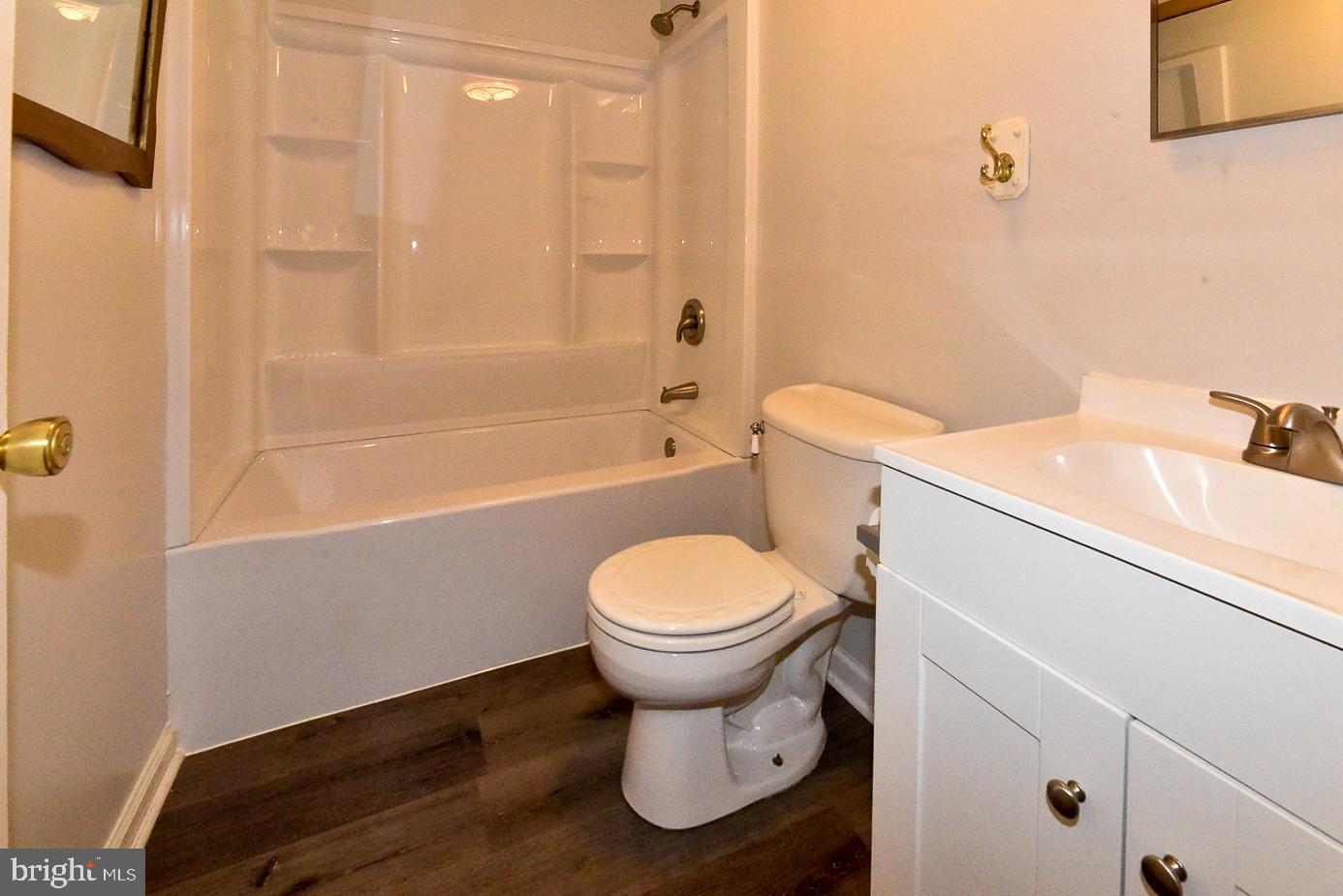 LAND O LAKES - Residential Lease