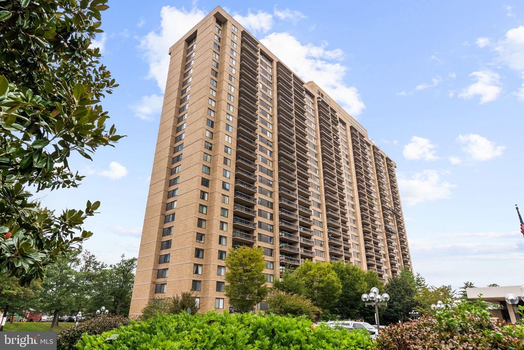 Photo of 3701 S George Mason Drive #2111N, FALLS CHURCH, VA 22041 (MLS # VAFX2270130)