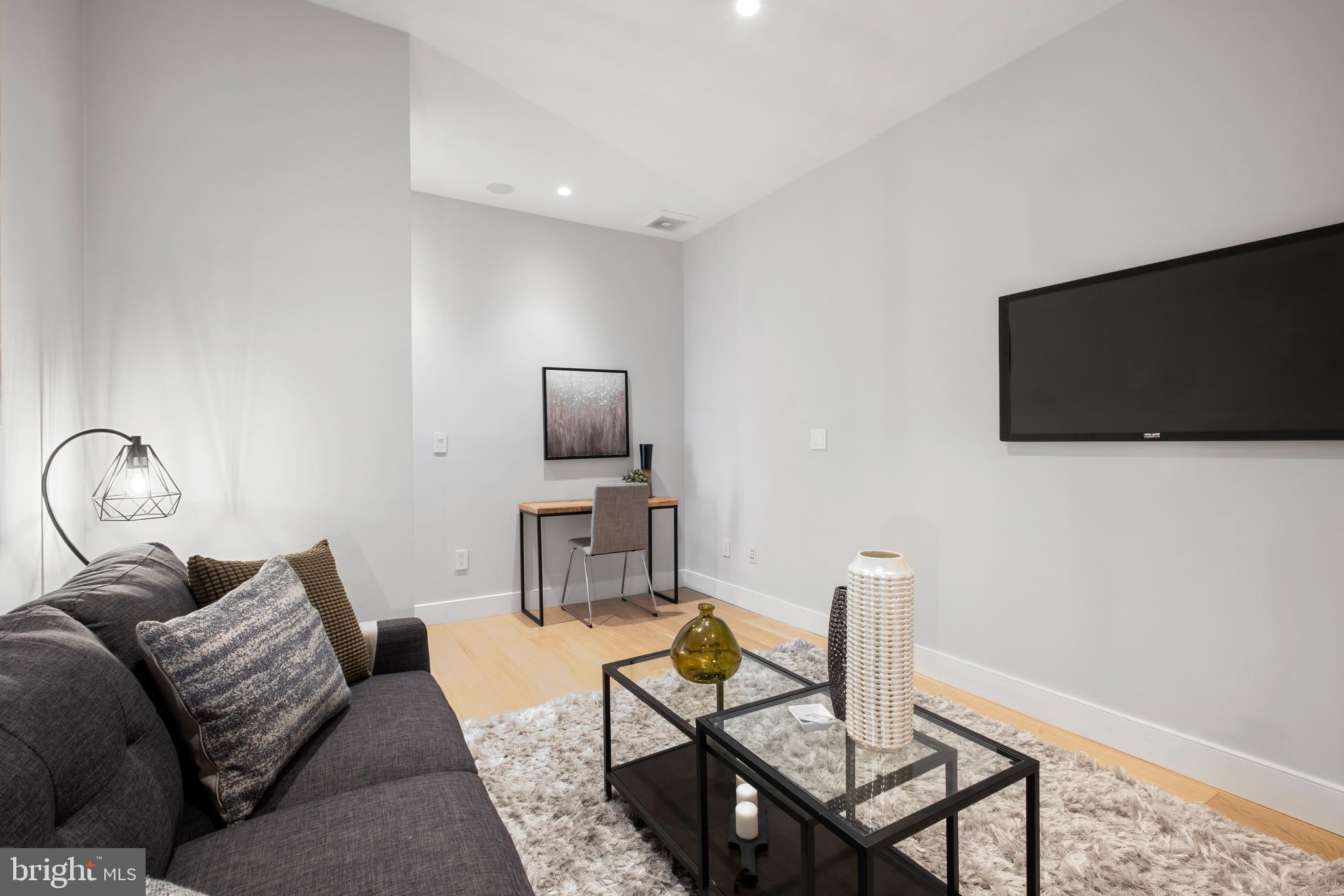 SOCIETY HILL - Residential