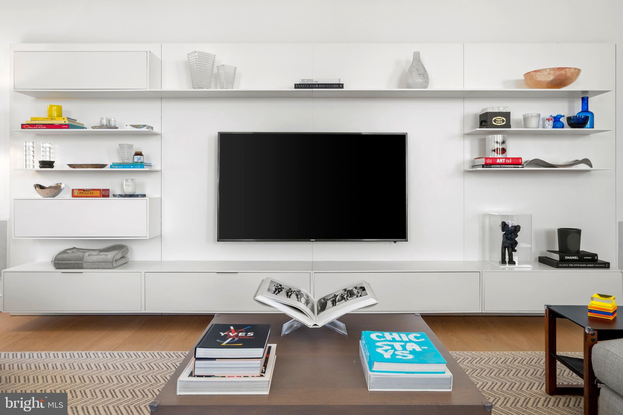 SOCIETY HILL - Residential