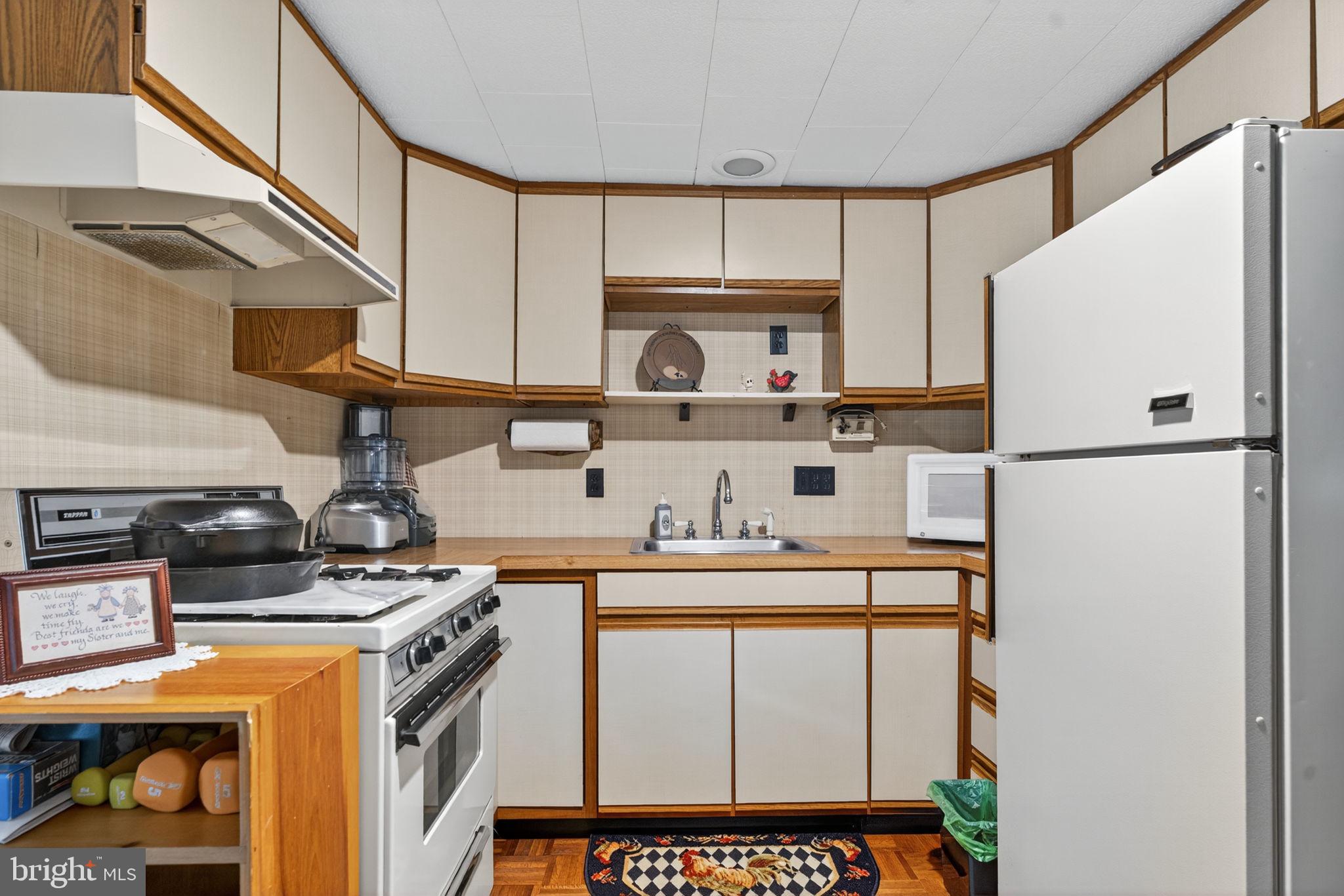 CRESTWOOD - Residential