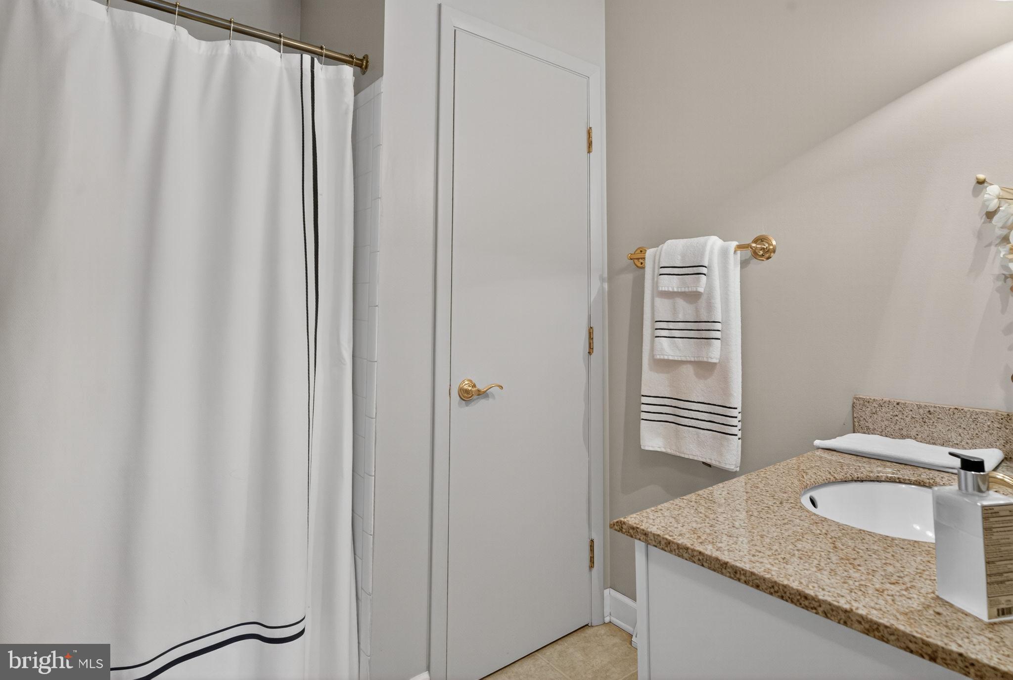 CRESTWOOD - Residential