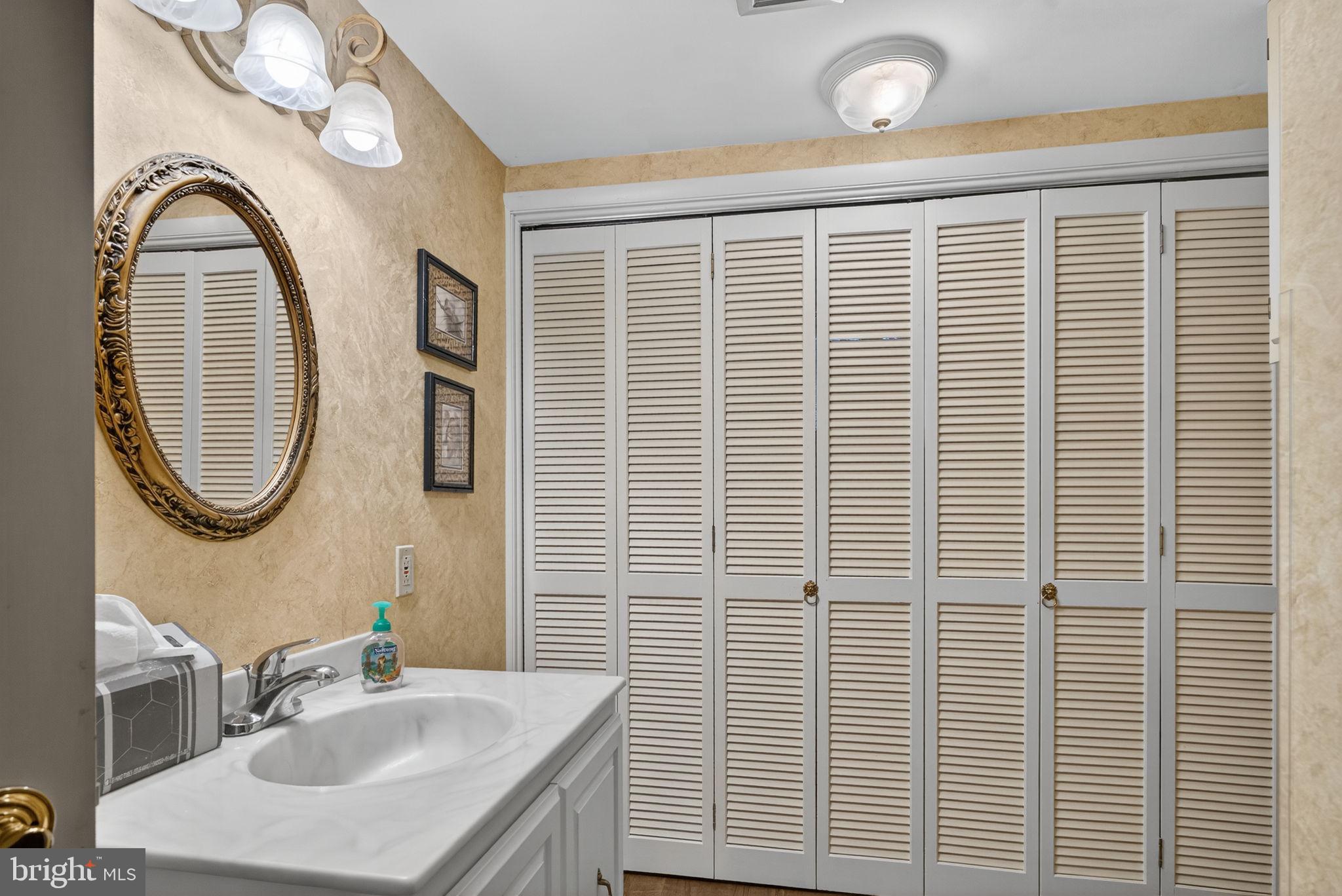 CRESTWOOD - Residential