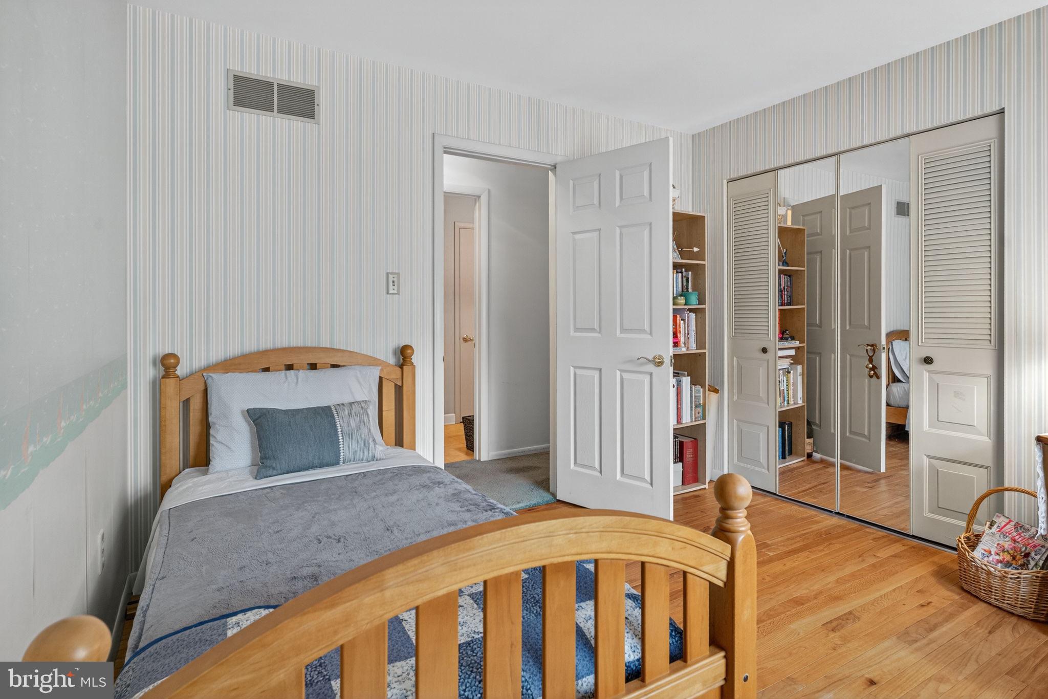 CRESTWOOD - Residential