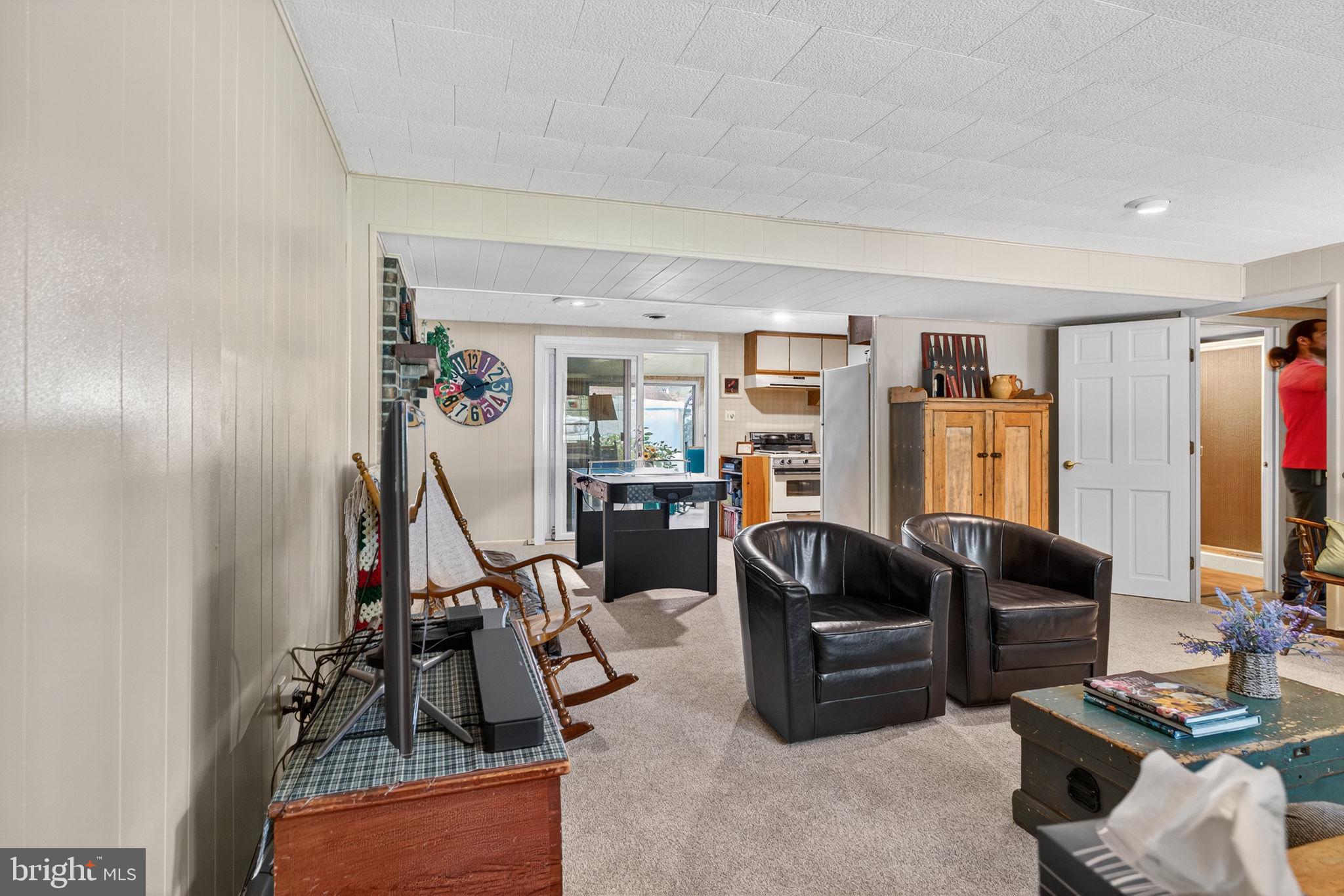 CRESTWOOD - Residential