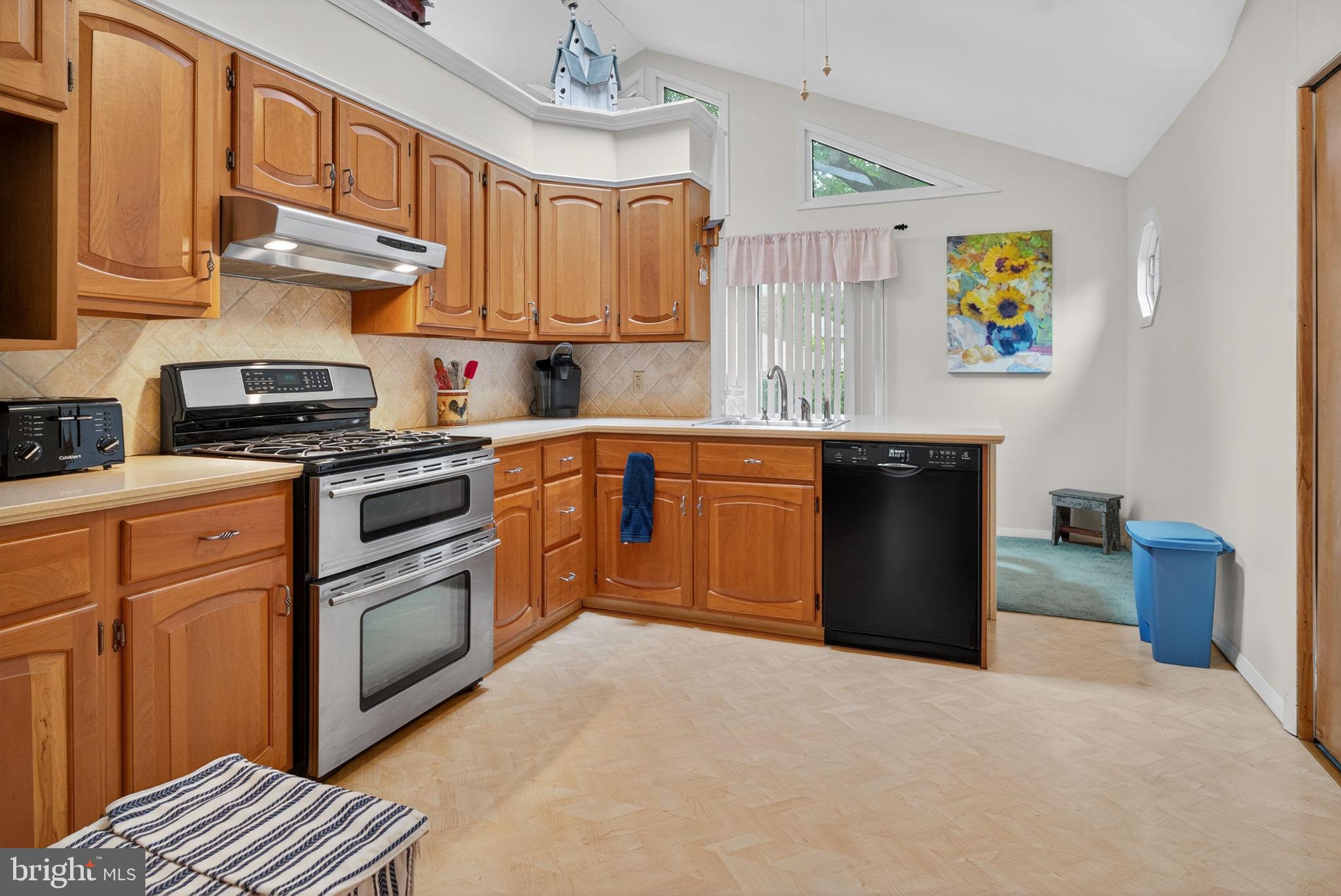 CRESTWOOD - Residential