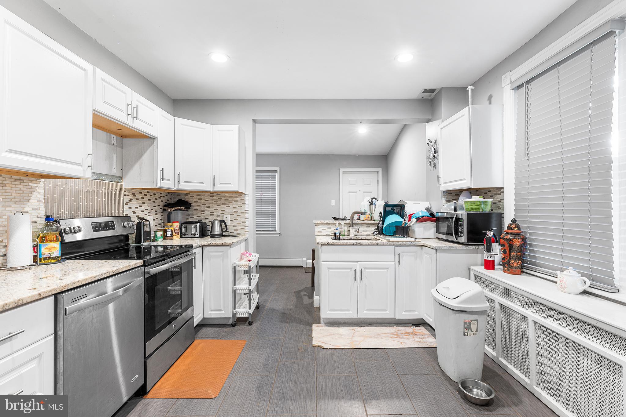 CLIFTON HEIGHTS - Residential