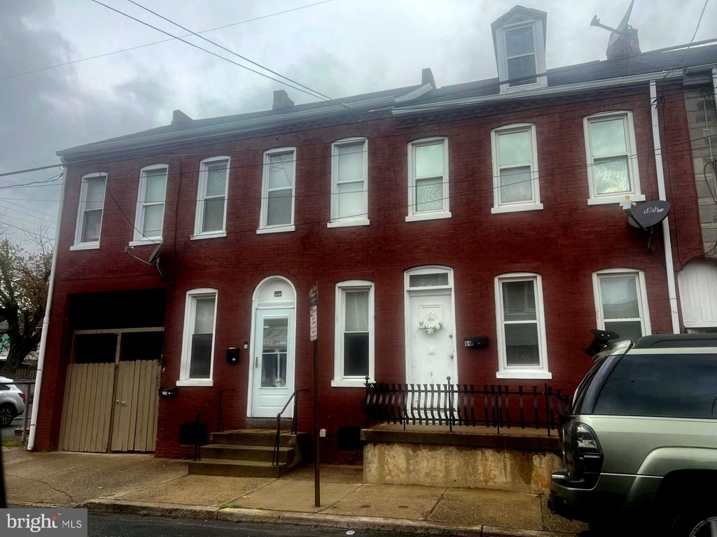 Photo of 537 Poplar Street, Lancaster, PA 17603 (MLS # PALA2049562)