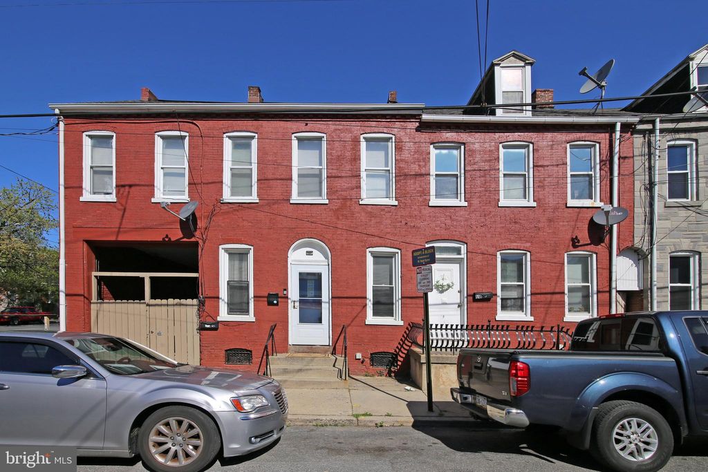 Photo of 537 Poplar Street, Lancaster, PA 17603 (MLS # PALA2049562)