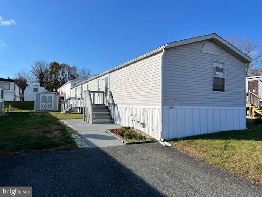 RARE HARD TO FIND 16 X 70 SUPER SINGLE.    MASTER BATH COMPLETED REMODELED.    REFRIGERATOR, STOVE, DISHWASHER AND WASHER DRYER ARE NEW.  LARGE KITCHEN OPEN TO FAMILY ROOM.    PRIVATE ROOM FOR WASHER AND DRYER.   OPEN FLOOR PLAN WITH BEDROOMS ON EACH END.   PARK HAS  COMMUNITY CENTER AND COMMUNITY POOL.  HARFORD MOBILE HOME PARK HAS THE BEST GROUND RENT  ONLY $725.   THIS  HOME IS A MUST SEE!!!  ALL CONTRACTS GO DIRECTLY THROUGH SELLER.