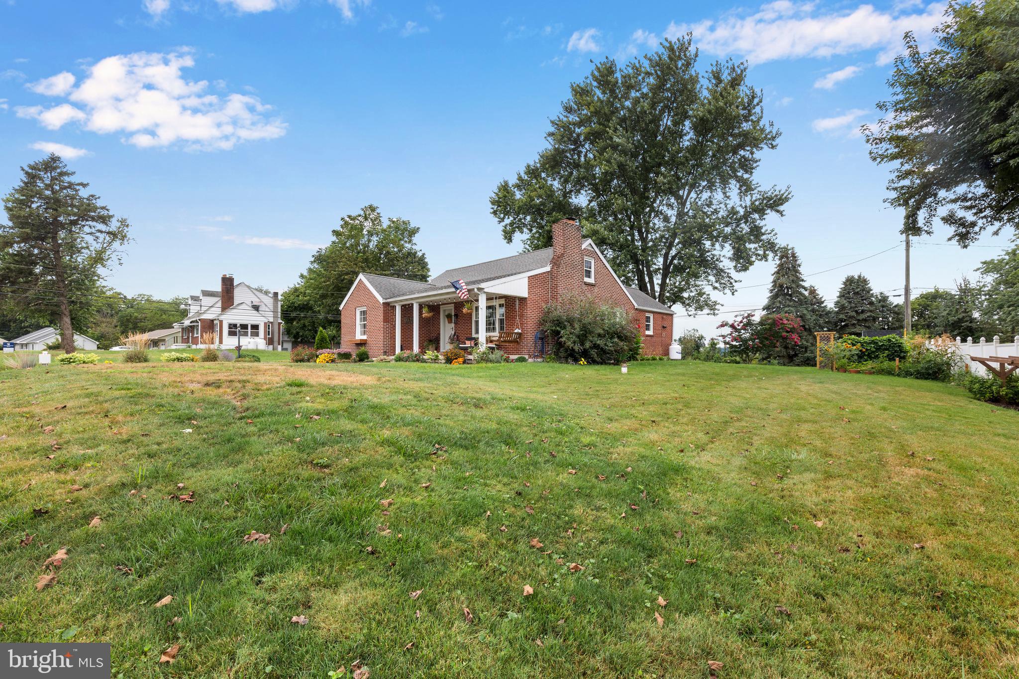 389 SCHOOLHOUSE ROAD