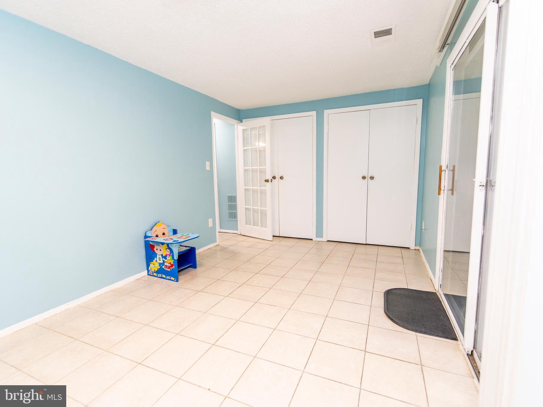 WINDMILL SQUARE - Residential