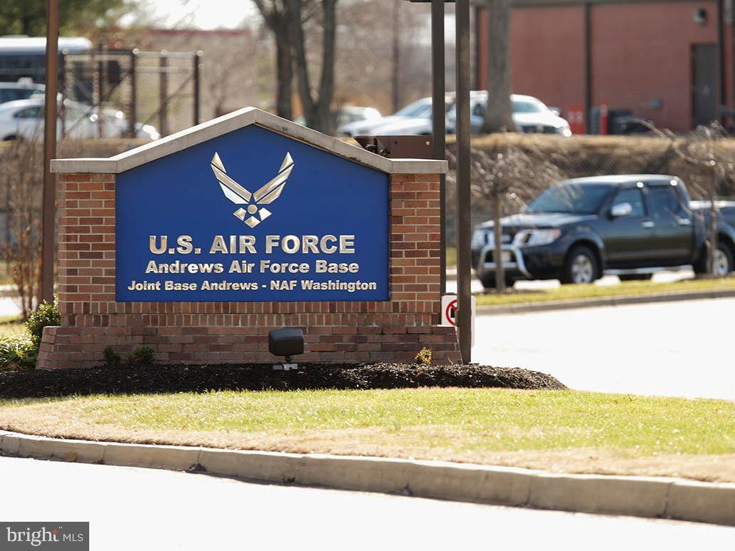 WINDMILL SQUARE - Residential