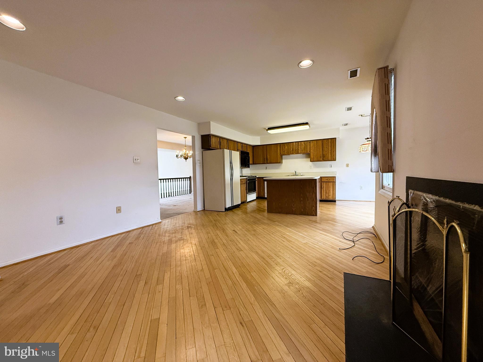 GWYN AYRE - Residential